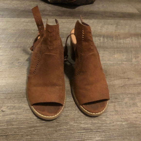 Shoes - Picture 1 of 1